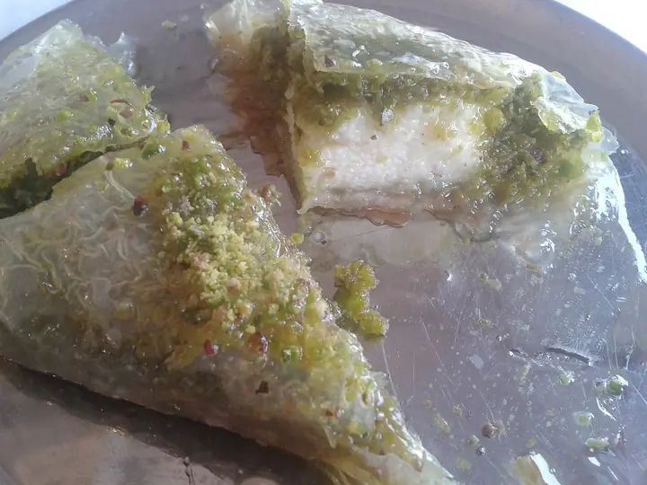 Katmer mit Kaymak und Pistazien