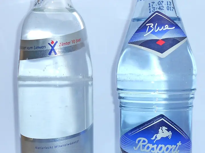Mineralwasser in der Glasflasche